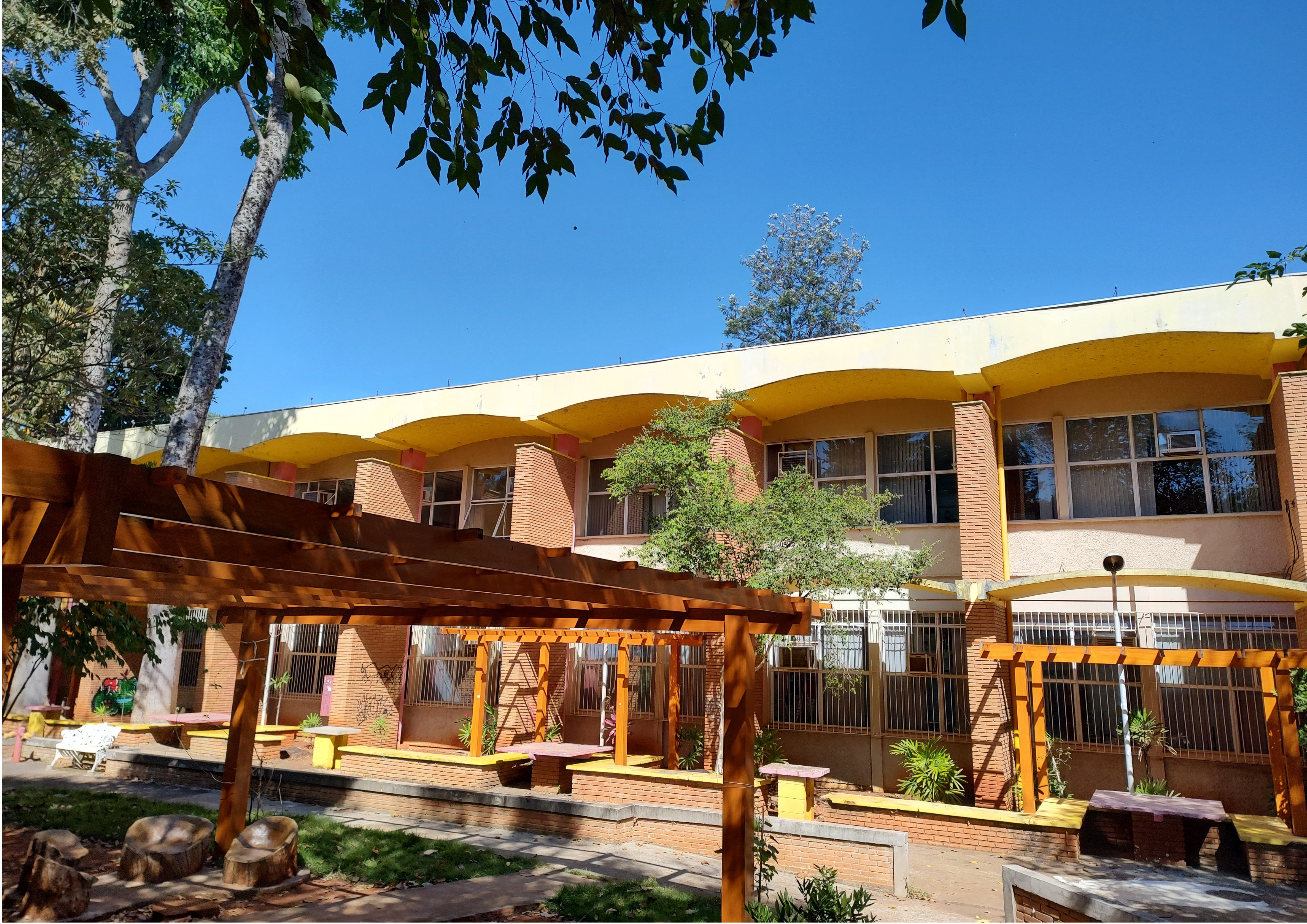 fachada do prédio da administração do IFCH Unicamp